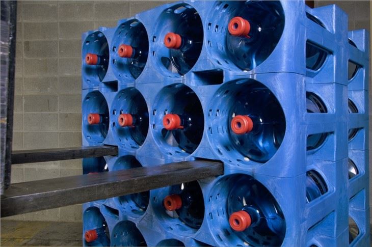 China Stackable Water Bottle Storage Rack